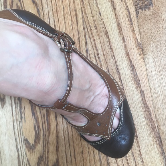 Vintage Kenneth Cole Reaction Spectator Heels - Picture 3 of 4
